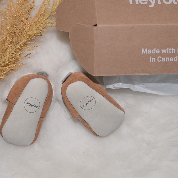 Hey Folks Warm Shoes - Picture 3 of 5